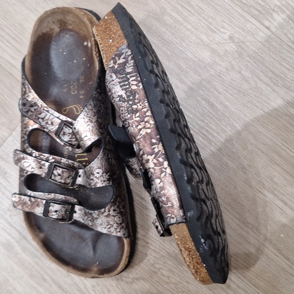 Papillio by birkenstock size 36 or 5.5-6 US, pre-owned 3 straps sandles - Picture 2 of 7